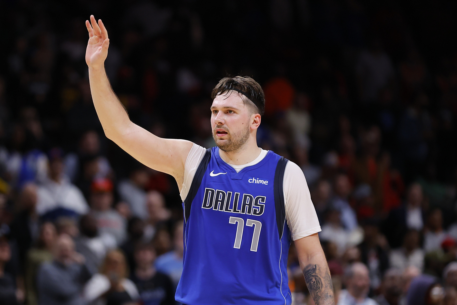 老鹰不断突破！，东契奇连续十场比赛得分超过最后时刻胜出全场沸腾不已的简单介绍