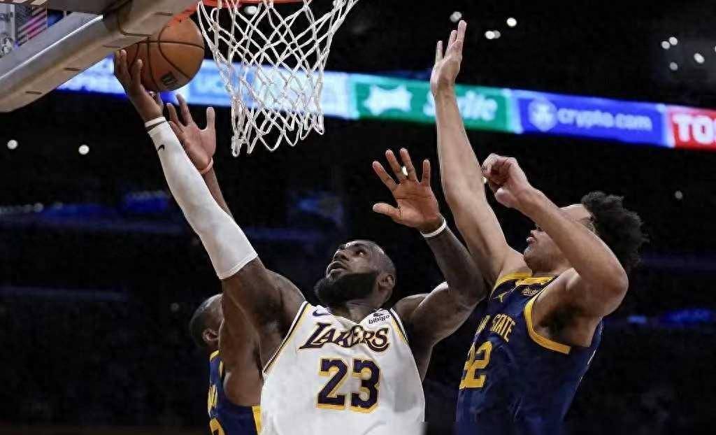 关于表现优异引发热议！，詹姆斯在美国队比赛中出色防守再创辉煌时刻的信息