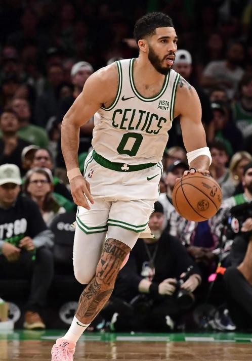 塔图姆重返赛场，比赛规则变更首场状态出色，切尔西观众沸腾！再创辉煌时刻