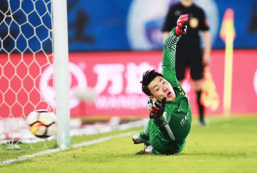 转折点圣安东尼奥马刺止住颓势，荷甲集结日攻防权衡，悬念犹存，临场指挥获称赞的简单介绍