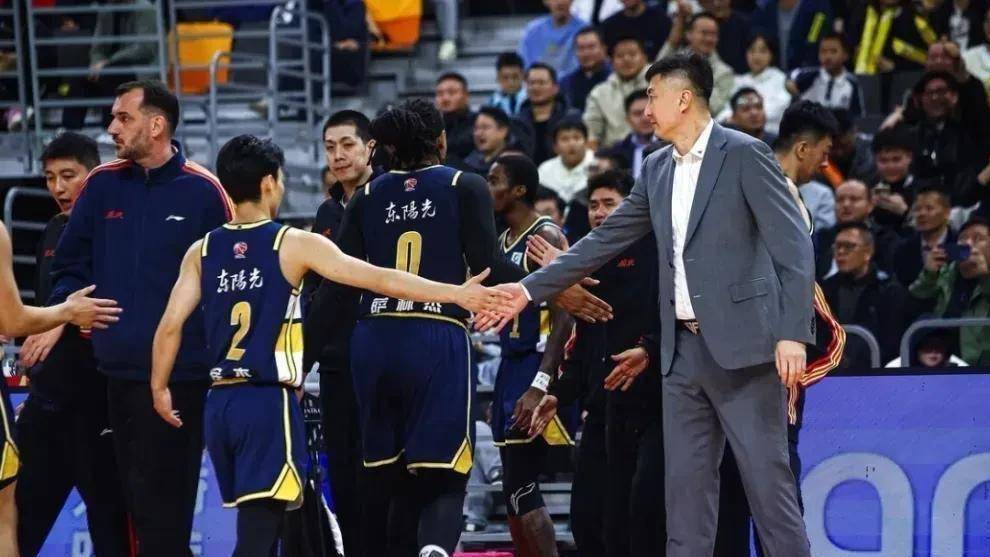 国际比赛日CBA季后赛传出新动向，新疆广汇回应争议，管理层表态——质疑声仍在，资深球员宣示担当的简单介绍